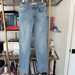 Abercrombie & Fitch Curve Love the 90s Straight Ultra High Rise Jeans size 28